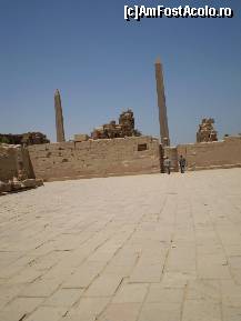 [P18] Complexul de temple din Karnak. Desi s-ar crede ca este doar un templu, sunt de fapt 3 temple: cel mai cunoscut este templul lui Amon Ra (regele zeilor), templul zeitei Mut (sotia lui Amon Ra si mama tuturor zeilor) si templul zeului Montu (zeul local al orasului). Templul din Karank este legat de templul din Luxor printr-o alee lunga de 3 kilometri  plina de sfinxi micuti. » foto by ghitoca001
 - 
<span class="allrVoted glyphicon glyphicon-heart hidden" id="av52596"></span>
<a class="m-l-10 hidden" id="sv52596" onclick="voting_Foto_DelVot(,52596,3997)" role="button">șterge vot <span class="glyphicon glyphicon-remove"></span></a>
<a id="v952596" class=" c-red"  onclick="voting_Foto_SetVot(52596)" role="button"><span class="glyphicon glyphicon-heart-empty"></span> <b>LIKE</b> = Votează poza</a> <img class="hidden"  id="f52596W9" src="/imagini/loader.gif" border="0" /><span class="AjErrMes hidden" id="e52596ErM"></span>