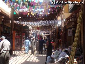 [P56] 56. Bazarul din Luxor este, ca aspect, undeva la mijloc între cel din Cairo și cel din Aswan.  » foto by msnd
 - 
<span class="allrVoted glyphicon glyphicon-heart hidden" id="av539660"></span>
<a class="m-l-10 hidden" id="sv539660" onclick="voting_Foto_DelVot(,539660,3997)" role="button">șterge vot <span class="glyphicon glyphicon-remove"></span></a>
<a id="v9539660" class=" c-red"  onclick="voting_Foto_SetVot(539660)" role="button"><span class="glyphicon glyphicon-heart-empty"></span> <b>LIKE</b> = Votează poza</a> <img class="hidden"  id="f539660W9" src="/imagini/loader.gif" border="0" /><span class="AjErrMes hidden" id="e539660ErM"></span>