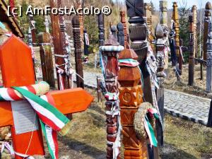 [P05] Detaliu din parcul cu monumente funerare secuiești (în special stâlpi) ridicat în ultimii ani deasupra gropii comune din pasul Nyerges » foto by Lucien
 - 
<span class="allrVoted glyphicon glyphicon-heart hidden" id="av809227"></span>
<a class="m-l-10 hidden" id="sv809227" onclick="voting_Foto_DelVot(,809227,3998)" role="button">șterge vot <span class="glyphicon glyphicon-remove"></span></a>
<a id="v9809227" class=" c-red"  onclick="voting_Foto_SetVot(809227)" role="button"><span class="glyphicon glyphicon-heart-empty"></span> <b>LIKE</b> = Votează poza</a> <img class="hidden"  id="f809227W9" src="/imagini/loader.gif" border="0" /><span class="AjErrMes hidden" id="e809227ErM"></span>