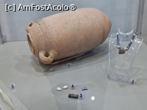 [P85] Constanța, Mormântul Pictat Hypogeu, Exponate din mormânt aflate în vitrină » foto by mprofeanu
 - 
<span class="allrVoted glyphicon glyphicon-heart hidden" id="av1509506"></span>
<a class="m-l-10 hidden" id="sv1509506" onclick="voting_Foto_DelVot(,1509506,4001)" role="button">șterge vot <span class="glyphicon glyphicon-remove"></span></a>
<a id="v91509506" class=" c-red"  onclick="voting_Foto_SetVot(1509506)" role="button"><span class="glyphicon glyphicon-heart-empty"></span> <b>LIKE</b> = Votează poza</a> <img class="hidden"  id="f1509506W9" src="/imagini/loader.gif" border="0" /><span class="AjErrMes hidden" id="e1509506ErM"></span>