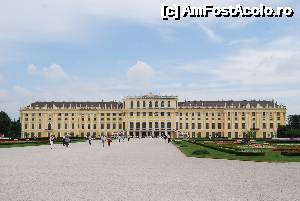 [P03] Viena, Palatul Schönnbrunn, Schloss Schonbrunn văzut din grădinile imperiale.  » foto by unq
 - 
<span class="allrVoted glyphicon glyphicon-heart hidden" id="av488112"></span>
<a class="m-l-10 hidden" id="sv488112" onclick="voting_Foto_DelVot(,488112,4023)" role="button">șterge vot <span class="glyphicon glyphicon-remove"></span></a>
<a id="v9488112" class=" c-red"  onclick="voting_Foto_SetVot(488112)" role="button"><span class="glyphicon glyphicon-heart-empty"></span> <b>LIKE</b> = Votează poza</a> <img class="hidden"  id="f488112W9" src="/imagini/loader.gif" border="0" /><span class="AjErrMes hidden" id="e488112ErM"></span>
