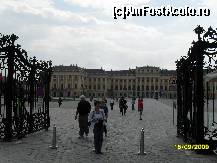 [P04] Suntem la portile de intrare  ale castelului imperial Schonbrunn,unul din cele mai importante monumente culturale ale Austriei » foto by ms65
 - 
<span class="allrVoted glyphicon glyphicon-heart hidden" id="av47266"></span>
<a class="m-l-10 hidden" id="sv47266" onclick="voting_Foto_DelVot(,47266,4023)" role="button">șterge vot <span class="glyphicon glyphicon-remove"></span></a>
<a id="v947266" class=" c-red"  onclick="voting_Foto_SetVot(47266)" role="button"><span class="glyphicon glyphicon-heart-empty"></span> <b>LIKE</b> = Votează poza</a> <img class="hidden"  id="f47266W9" src="/imagini/loader.gif" border="0" /><span class="AjErrMes hidden" id="e47266ErM"></span>