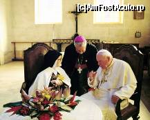 [P18] Papa Ioan Paul II in vizita la sora Lucia- preluare net » foto by Michi
 - 
<span class="allrVoted glyphicon glyphicon-heart hidden" id="av170842"></span>
<a class="m-l-10 hidden" id="sv170842" onclick="voting_Foto_DelVot(,170842,4081)" role="button">șterge vot <span class="glyphicon glyphicon-remove"></span></a>
<a id="v9170842" class=" c-red"  onclick="voting_Foto_SetVot(170842)" role="button"><span class="glyphicon glyphicon-heart-empty"></span> <b>LIKE</b> = Votează poza</a> <img class="hidden"  id="f170842W9" src="/imagini/loader.gif" border="0" /><span class="AjErrMes hidden" id="e170842ErM"></span>