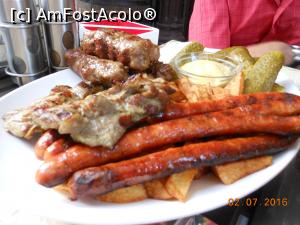 [P07] Nenea Iancu - O berărie cu prințipuri. Platoul cald 'Nenea Iancu', alături de mici, cârnăciori și ceafă de porc.  » foto by iulianic
 - 
<span class="allrVoted glyphicon glyphicon-heart hidden" id="av755529"></span>
<a class="m-l-10 hidden" id="sv755529" onclick="voting_Foto_DelVot(,755529,4083)" role="button">șterge vot <span class="glyphicon glyphicon-remove"></span></a>
<a id="v9755529" class=" c-red"  onclick="voting_Foto_SetVot(755529)" role="button"><span class="glyphicon glyphicon-heart-empty"></span> <b>LIKE</b> = Votează poza</a> <img class="hidden"  id="f755529W9" src="/imagini/loader.gif" border="0" /><span class="AjErrMes hidden" id="e755529ErM"></span>