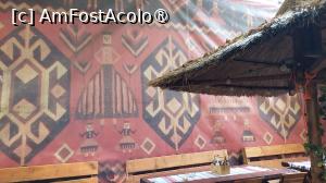 [P14] Restaurantul La Copac - scoarța cu motive oltenești din curte » foto by Carmen Ion
 - 
<span class="allrVoted glyphicon glyphicon-heart hidden" id="av1449957"></span>
<a class="m-l-10 hidden" id="sv1449957" onclick="voting_Foto_DelVot(,1449957,4083)" role="button">șterge vot <span class="glyphicon glyphicon-remove"></span></a>
<a id="v91449957" class=" c-red"  onclick="voting_Foto_SetVot(1449957)" role="button"><span class="glyphicon glyphicon-heart-empty"></span> <b>LIKE</b> = Votează poza</a> <img class="hidden"  id="f1449957W9" src="/imagini/loader.gif" border="0" /><span class="AjErrMes hidden" id="e1449957ErM"></span>