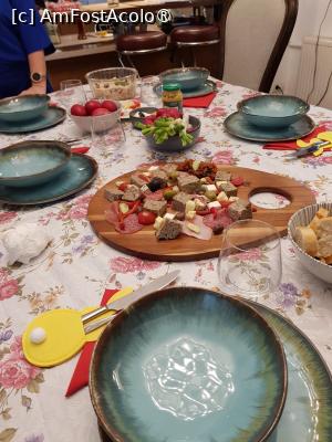 [P05] Platou cu de toate, ouă rosii » foto by Michi
 - 
<span class="allrVoted glyphicon glyphicon-heart hidden" id="av1524954"></span>
<a class="m-l-10 hidden" id="sv1524954" onclick="voting_Foto_DelVot(,1524954,4083)" role="button">șterge vot <span class="glyphicon glyphicon-remove"></span></a>
<a id="v91524954" class=" c-red"  onclick="voting_Foto_SetVot(1524954)" role="button"><span class="glyphicon glyphicon-heart-empty"></span> <b>LIKE</b> = Votează poza</a> <img class="hidden"  id="f1524954W9" src="/imagini/loader.gif" border="0" /><span class="AjErrMes hidden" id="e1524954ErM"></span>