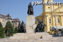 P23 [JUL-2010] Grupul statuar Kossuth, din faţa Marii Biserici Reformate