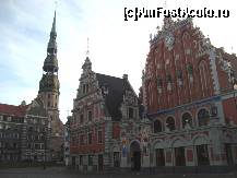 [P09] Letonia - Riga - House of the Blackheads şi turla Bisericii St John (cu un cocoş in vîrf). » foto by popescu.borsa*
 - 
<span class="allrVoted glyphicon glyphicon-heart hidden" id="av185036"></span>
<a class="m-l-10 hidden" id="sv185036" onclick="voting_Foto_DelVot(,185036,4214)" role="button">șterge vot <span class="glyphicon glyphicon-remove"></span></a>
<a id="v9185036" class=" c-red"  onclick="voting_Foto_SetVot(185036)" role="button"><span class="glyphicon glyphicon-heart-empty"></span> <b>LIKE</b> = Votează poza</a> <img class="hidden"  id="f185036W9" src="/imagini/loader.gif" border="0" /><span class="AjErrMes hidden" id="e185036ErM"></span>
