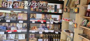 [P44] 44. Expoziție de icoane și ... altele, cu vânzare, în pronaos. » foto by msnd
 - 
<span class="allrVoted glyphicon glyphicon-heart hidden" id="av1504642"></span>
<a class="m-l-10 hidden" id="sv1504642" onclick="voting_Foto_DelVot(,1504642,4219)" role="button">șterge vot <span class="glyphicon glyphicon-remove"></span></a>
<a id="v91504642" class=" c-red"  onclick="voting_Foto_SetVot(1504642)" role="button"><span class="glyphicon glyphicon-heart-empty"></span> <b>LIKE</b> = Votează poza</a> <img class="hidden"  id="f1504642W9" src="/imagini/loader.gif" border="0" /><span class="AjErrMes hidden" id="e1504642ErM"></span>