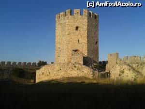 [P66] Castelul Platamon - din nou turnul. Există o scară metalică solidă care duce spre uşa de acces, astfel încât nici prin cap nu ne trecea că nu se vizitează. Uff!  » foto by le_maitre
 - 
<span class="allrVoted glyphicon glyphicon-heart hidden" id="av537363"></span>
<a class="m-l-10 hidden" id="sv537363" onclick="voting_Foto_DelVot(,537363,4228)" role="button">șterge vot <span class="glyphicon glyphicon-remove"></span></a>
<a id="v9537363" class=" c-red"  onclick="voting_Foto_SetVot(537363)" role="button"><span class="glyphicon glyphicon-heart-empty"></span> <b>LIKE</b> = Votează poza</a> <img class="hidden"  id="f537363W9" src="/imagini/loader.gif" border="0" /><span class="AjErrMes hidden" id="e537363ErM"></span>