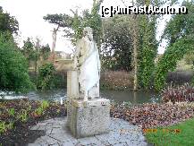 [P31] Dublin - National Botanic Gardens, statuia lui Socrate.  » foto by Diaura*
 - 
<span class="allrVoted glyphicon glyphicon-heart hidden" id="av398322"></span>
<a class="m-l-10 hidden" id="sv398322" onclick="voting_Foto_DelVot(,398322,4261)" role="button">șterge vot <span class="glyphicon glyphicon-remove"></span></a>
<a id="v9398322" class=" c-red"  onclick="voting_Foto_SetVot(398322)" role="button"><span class="glyphicon glyphicon-heart-empty"></span> <b>LIKE</b> = Votează poza</a> <img class="hidden"  id="f398322W9" src="/imagini/loader.gif" border="0" /><span class="AjErrMes hidden" id="e398322ErM"></span>