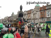 [P19] Deschiderea oficială a paradei de Sf. Patrick. Lângă primar s-a aflat un copil de 8 ani, bolnav de cancer în ultimul stadiu, de la spitalul de oncologie din Dublin.  » foto by Silviu Lache
 - 
<span class="allrVoted glyphicon glyphicon-heart hidden" id="av411025"></span>
<a class="m-l-10 hidden" id="sv411025" onclick="voting_Foto_DelVot(,411025,4261)" role="button">șterge vot <span class="glyphicon glyphicon-remove"></span></a>
<a id="v9411025" class=" c-red"  onclick="voting_Foto_SetVot(411025)" role="button"><span class="glyphicon glyphicon-heart-empty"></span> <b>LIKE</b> = Votează poza</a> <img class="hidden"  id="f411025W9" src="/imagini/loader.gif" border="0" /><span class="AjErrMes hidden" id="e411025ErM"></span>