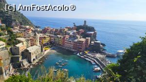 P15 [OCT-2023] Vernazza - priveliște minunată spre port, în plan îndepărtat Castelului Doria