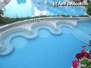 [P37] barul din piscina » foto by singing22loud
 - 
<span class="allrVoted glyphicon glyphicon-heart hidden" id="av487572"></span>
<a class="m-l-10 hidden" id="sv487572" onclick="voting_Foto_DelVot(,487572,4294)" role="button">șterge vot <span class="glyphicon glyphicon-remove"></span></a>
<a id="v9487572" class=" c-red"  onclick="voting_Foto_SetVot(487572)" role="button"><span class="glyphicon glyphicon-heart-empty"></span> <b>LIKE</b> = Votează poza</a> <img class="hidden"  id="f487572W9" src="/imagini/loader.gif" border="0" /><span class="AjErrMes hidden" id="e487572ErM"></span>