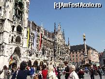 [P03] Aglomeratie in Marienplatz » foto by johnnyredlabel †
 - 
<span class="allrVoted glyphicon glyphicon-heart hidden" id="av207986"></span>
<a class="m-l-10 hidden" id="sv207986" onclick="voting_Foto_DelVot(,207986,4310)" role="button">șterge vot <span class="glyphicon glyphicon-remove"></span></a>
<a id="v9207986" class=" c-red"  onclick="voting_Foto_SetVot(207986)" role="button"><span class="glyphicon glyphicon-heart-empty"></span> <b>LIKE</b> = Votează poza</a> <img class="hidden"  id="f207986W9" src="/imagini/loader.gif" border="0" /><span class="AjErrMes hidden" id="e207986ErM"></span>