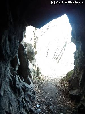 [P05] Pasii ne poarta spre o poarta si-un tunel, parc-am fi in tunelurile de calcar din Cheile Nerei » foto by dorgo
 - 
<span class="allrVoted glyphicon glyphicon-heart hidden" id="av617507"></span>
<a class="m-l-10 hidden" id="sv617507" onclick="voting_Foto_DelVot(,617507,4370)" role="button">șterge vot <span class="glyphicon glyphicon-remove"></span></a>
<a id="v9617507" class=" c-red"  onclick="voting_Foto_SetVot(617507)" role="button"><span class="glyphicon glyphicon-heart-empty"></span> <b>LIKE</b> = Votează poza</a> <img class="hidden"  id="f617507W9" src="/imagini/loader.gif" border="0" /><span class="AjErrMes hidden" id="e617507ErM"></span>