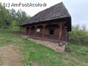 [P09] Casa-școală de la 1794 din Giulești (Țara Maramureșului). » foto by tata123 🔱
 - 
<span class="allrVoted glyphicon glyphicon-heart hidden" id="av1323931"></span>
<a class="m-l-10 hidden" id="sv1323931" onclick="voting_Foto_DelVot(,1323931,4402)" role="button">șterge vot <span class="glyphicon glyphicon-remove"></span></a>
<a id="v91323931" class=" c-red"  onclick="voting_Foto_SetVot(1323931)" role="button"><span class="glyphicon glyphicon-heart-empty"></span> <b>LIKE</b> = Votează poza</a> <img class="hidden"  id="f1323931W9" src="/imagini/loader.gif" border="0" /><span class="AjErrMes hidden" id="e1323931ErM"></span>