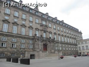 [P09] Una din clădirile care formează Palatul Amalienborg - reședința familiei regale.  » foto by Aurici
 - 
<span class="allrVoted glyphicon glyphicon-heart hidden" id="av792242"></span>
<a class="m-l-10 hidden" id="sv792242" onclick="voting_Foto_DelVot(,792242,4424)" role="button">șterge vot <span class="glyphicon glyphicon-remove"></span></a>
<a id="v9792242" class=" c-red"  onclick="voting_Foto_SetVot(792242)" role="button"><span class="glyphicon glyphicon-heart-empty"></span> <b>LIKE</b> = Votează poza</a> <img class="hidden"  id="f792242W9" src="/imagini/loader.gif" border="0" /><span class="AjErrMes hidden" id="e792242ErM"></span>