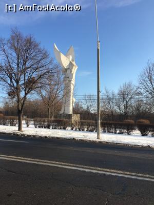 [P01] Statuia de lângă stadionul Siderurgistul. Oups, nu știu cum o cheamă!  » foto by Yersinia Pestis
 - 
<span class="allrVoted glyphicon glyphicon-heart hidden" id="av939591"></span>
<a class="m-l-10 hidden" id="sv939591" onclick="voting_Foto_DelVot(,939591,4457)" role="button">șterge vot <span class="glyphicon glyphicon-remove"></span></a>
<a id="v9939591" class=" c-red"  onclick="voting_Foto_SetVot(939591)" role="button"><span class="glyphicon glyphicon-heart-empty"></span> <b>LIKE</b> = Votează poza</a> <img class="hidden"  id="f939591W9" src="/imagini/loader.gif" border="0" /><span class="AjErrMes hidden" id="e939591ErM"></span>