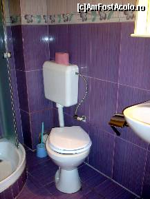 [P10] Arad - pensiunea Olimp, baia - singurul inconvenient: capacul de la toaleta se oprea in robinetul de la furtunul de alimentare cu apa si nu statea decat tinut cu mana... » foto by magdalena
 - 
<span class="allrVoted glyphicon glyphicon-heart hidden" id="av113313"></span>
<a class="m-l-10 hidden" id="sv113313" onclick="voting_Foto_DelVot(,113313,4469)" role="button">șterge vot <span class="glyphicon glyphicon-remove"></span></a>
<a id="v9113313" class=" c-red"  onclick="voting_Foto_SetVot(113313)" role="button"><span class="glyphicon glyphicon-heart-empty"></span> <b>LIKE</b> = Votează poza</a> <img class="hidden"  id="f113313W9" src="/imagini/loader.gif" border="0" /><span class="AjErrMes hidden" id="e113313ErM"></span>