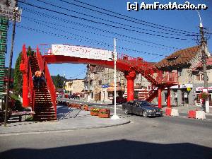 [P03] Una dintre pasarelele pietonale aflate în zona centrală a stațiunii. Am traversat și noi pe aici de câteva ori.  » foto by Floryn81
 - 
<span class="allrVoted glyphicon glyphicon-heart hidden" id="av639821"></span>
<a class="m-l-10 hidden" id="sv639821" onclick="voting_Foto_DelVot(,639821,4537)" role="button">șterge vot <span class="glyphicon glyphicon-remove"></span></a>
<a id="v9639821" class=" c-red"  onclick="voting_Foto_SetVot(639821)" role="button"><span class="glyphicon glyphicon-heart-empty"></span> <b>LIKE</b> = Votează poza</a> <img class="hidden"  id="f639821W9" src="/imagini/loader.gif" border="0" /><span class="AjErrMes hidden" id="e639821ErM"></span>