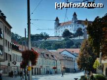 [P03] Bratislava, vazuta din autocar, cu Castelul Bratislava asezat deasupra orasului... » foto by ileanaxperta*
 - 
<span class="allrVoted glyphicon glyphicon-heart hidden" id="av267424"></span>
<a class="m-l-10 hidden" id="sv267424" onclick="voting_Foto_DelVot(,267424,4596)" role="button">șterge vot <span class="glyphicon glyphicon-remove"></span></a>
<a id="v9267424" class=" c-red"  onclick="voting_Foto_SetVot(267424)" role="button"><span class="glyphicon glyphicon-heart-empty"></span> <b>LIKE</b> = Votează poza</a> <img class="hidden"  id="f267424W9" src="/imagini/loader.gif" border="0" /><span class="AjErrMes hidden" id="e267424ErM"></span>