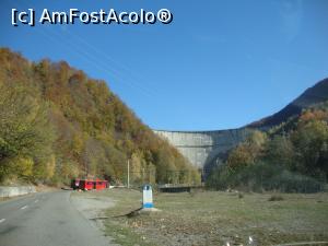 [P02] Uriaşul arc de beton care ajută la formarea lacului de acumulare de la Paltinu s-a ivit în faţa noastră.  » foto by Floryn81
 - 
<span class="allrVoted glyphicon glyphicon-heart hidden" id="av919120"></span>
<a class="m-l-10 hidden" id="sv919120" onclick="voting_Foto_DelVot(,919120,4656)" role="button">șterge vot <span class="glyphicon glyphicon-remove"></span></a>
<a id="v9919120" class=" c-red"  onclick="voting_Foto_SetVot(919120)" role="button"><span class="glyphicon glyphicon-heart-empty"></span> <b>LIKE</b> = Votează poza</a> <img class="hidden"  id="f919120W9" src="/imagini/loader.gif" border="0" /><span class="AjErrMes hidden" id="e919120ErM"></span>