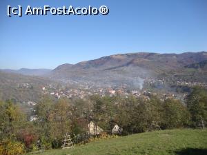 [P09] Admirăm de la oarecare înălţime Valea Doftanei, zonă îmbrăcată în haine de toamnă şi învăluită în fum.  » foto by Floryn81
 - 
<span class="allrVoted glyphicon glyphicon-heart hidden" id="av919128"></span>
<a class="m-l-10 hidden" id="sv919128" onclick="voting_Foto_DelVot(,919128,4656)" role="button">șterge vot <span class="glyphicon glyphicon-remove"></span></a>
<a id="v9919128" class=" c-red"  onclick="voting_Foto_SetVot(919128)" role="button"><span class="glyphicon glyphicon-heart-empty"></span> <b>LIKE</b> = Votează poza</a> <img class="hidden"  id="f919128W9" src="/imagini/loader.gif" border="0" /><span class="AjErrMes hidden" id="e919128ErM"></span>