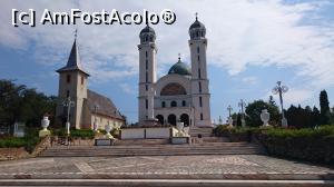 [P35] Catedrala Pădurenilor din Ghelari. Cea mai mare și cea mai frumoasă biserică pe care am văzut-o eu în România. Alături, în stânga, o biserică din 1770.  » foto by Aurici
 - 
<span class="allrVoted glyphicon glyphicon-heart hidden" id="av810583"></span>
<a class="m-l-10 hidden" id="sv810583" onclick="voting_Foto_DelVot(,810583,4656)" role="button">șterge vot <span class="glyphicon glyphicon-remove"></span></a>
<a id="v9810583" class=" c-red"  onclick="voting_Foto_SetVot(810583)" role="button"><span class="glyphicon glyphicon-heart-empty"></span> <b>LIKE</b> = Votează poza</a> <img class="hidden"  id="f810583W9" src="/imagini/loader.gif" border="0" /><span class="AjErrMes hidden" id="e810583ErM"></span>