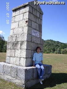 [P11] Pe placa de marmură fixată pe acest 'monument' scrie:
'În memoria fostului Prim-ministru GHEORGHE TĂTĂRESCU. Ctitorul şoselei alpine Novaci-Rânca-Lotru-Şugag. Ridicat în 1937'. » foto by Costi
 - 
<span class="allrVoted glyphicon glyphicon-heart hidden" id="av43102"></span>
<a class="m-l-10 hidden" id="sv43102" onclick="voting_Foto_DelVot(,43102,4665)" role="button">șterge vot <span class="glyphicon glyphicon-remove"></span></a>
<a id="v943102" class=" c-red"  onclick="voting_Foto_SetVot(43102)" role="button"><span class="glyphicon glyphicon-heart-empty"></span> <b>LIKE</b> = Votează poza</a> <img class="hidden"  id="f43102W9" src="/imagini/loader.gif" border="0" /><span class="AjErrMes hidden" id="e43102ErM"></span>