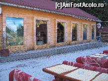 [P13] Imagine restaurant - exterior ; este relativ nou construit si asta s-a observat din culoarea lemnului si mirosul caracteristic din interior. » foto by mirelutza
 - 
<span class="allrVoted glyphicon glyphicon-heart hidden" id="av165736"></span>
<a class="m-l-10 hidden" id="sv165736" onclick="voting_Foto_DelVot(,165736,4690)" role="button">șterge vot <span class="glyphicon glyphicon-remove"></span></a>
<a id="v9165736" class=" c-red"  onclick="voting_Foto_SetVot(165736)" role="button"><span class="glyphicon glyphicon-heart-empty"></span> <b>LIKE</b> = Votează poza</a> <img class="hidden"  id="f165736W9" src="/imagini/loader.gif" border="0" /><span class="AjErrMes hidden" id="e165736ErM"></span>