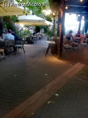 [P03] Gradina restaurantului, alea de intrare » foto by Cristian_h
 - 
<span class="allrVoted glyphicon glyphicon-heart hidden" id="av1538810"></span>
<a class="m-l-10 hidden" id="sv1538810" onclick="voting_Foto_DelVot(,1538810,4701)" role="button">șterge vot <span class="glyphicon glyphicon-remove"></span></a>
<a id="v91538810" class=" c-red"  onclick="voting_Foto_SetVot(1538810)" role="button"><span class="glyphicon glyphicon-heart-empty"></span> <b>LIKE</b> = Votează poza</a> <img class="hidden"  id="f1538810W9" src="/imagini/loader.gif" border="0" /><span class="AjErrMes hidden" id="e1538810ErM"></span>