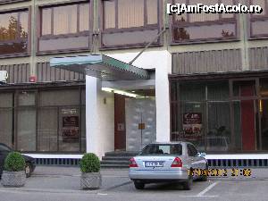P02 [JUN-2012] intrarea la hotel central