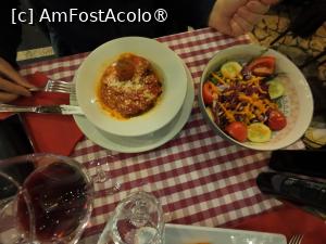 [P40] L’antica Fraschetta - lasagna și salată » foto by Dragoș_MD
 - 
<span class="allrVoted glyphicon glyphicon-heart hidden" id="av1473281"></span>
<a class="m-l-10 hidden" id="sv1473281" onclick="voting_Foto_DelVot(,1473281,4732)" role="button">șterge vot <span class="glyphicon glyphicon-remove"></span></a>
<a id="v91473281" class=" c-red"  onclick="voting_Foto_SetVot(1473281)" role="button"><span class="glyphicon glyphicon-heart-empty"></span> <b>LIKE</b> = Votează poza</a> <img class="hidden"  id="f1473281W9" src="/imagini/loader.gif" border="0" /><span class="AjErrMes hidden" id="e1473281ErM"></span>