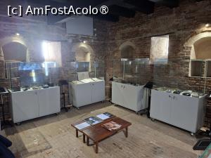 [P34] Cula Cernăteștilor, Beciul de la parter, Expoziția 'Cernătești - Istorie și Tradiție', se văd cele patru firide și două metereze » foto by mprofeanu
 - 
<span class="allrVoted glyphicon glyphicon-heart hidden" id="av1511119"></span>
<a class="m-l-10 hidden" id="sv1511119" onclick="voting_Foto_DelVot(,1511119,4898)" role="button">șterge vot <span class="glyphicon glyphicon-remove"></span></a>
<a id="v91511119" class=" c-red"  onclick="voting_Foto_SetVot(1511119)" role="button"><span class="glyphicon glyphicon-heart-empty"></span> <b>LIKE</b> = Votează poza</a> <img class="hidden"  id="f1511119W9" src="/imagini/loader.gif" border="0" /><span class="AjErrMes hidden" id="e1511119ErM"></span>