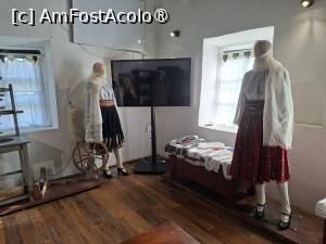 [P41] Cula Cernăteștilor, Expoziția 'Ocupații tradiționale oltenești', la etajul întâi » foto by mprofeanu
 - 
<span class="allrVoted glyphicon glyphicon-heart hidden" id="av1511126"></span>
<a class="m-l-10 hidden" id="sv1511126" onclick="voting_Foto_DelVot(,1511126,4898)" role="button">șterge vot <span class="glyphicon glyphicon-remove"></span></a>
<a id="v91511126" class=" c-red"  onclick="voting_Foto_SetVot(1511126)" role="button"><span class="glyphicon glyphicon-heart-empty"></span> <b>LIKE</b> = Votează poza</a> <img class="hidden"  id="f1511126W9" src="/imagini/loader.gif" border="0" /><span class="AjErrMes hidden" id="e1511126ErM"></span>