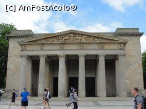 [P33] Pe bulevardul Unter den Linden - Neue Wache, monument închinat victimelor fascismului » foto by RoxanaGRS
 - 
<span class="allrVoted glyphicon glyphicon-heart hidden" id="av1093693"></span>
<a class="m-l-10 hidden" id="sv1093693" onclick="voting_Foto_DelVot(,1093693,4900)" role="button">șterge vot <span class="glyphicon glyphicon-remove"></span></a>
<a id="v91093693" class=" c-red"  onclick="voting_Foto_SetVot(1093693)" role="button"><span class="glyphicon glyphicon-heart-empty"></span> <b>LIKE</b> = Votează poza</a> <img class="hidden"  id="f1093693W9" src="/imagini/loader.gif" border="0" /><span class="AjErrMes hidden" id="e1093693ErM"></span>