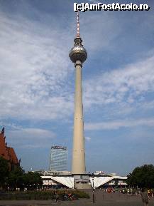 P07 [JUL-2010] Berlin: Turnul televiziunii germane(Fernsehturm) poreclit ”scobitoarea”(Telespargel)are 235 m înălțime .Dispune de restaurant și platformă de vizionare la altitudinea de 203-205 m.