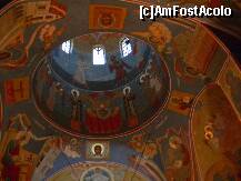 P16 [DEC-2010] Mănăstirea Dumbrava - o altă fotografie din interior. Mie mi-a plăcut foarte mult pictura.