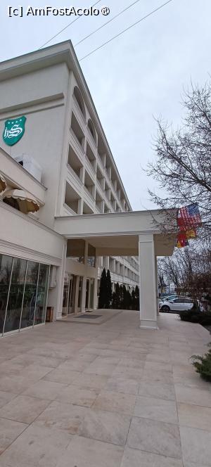 [P02] Hotel Sulina International - intrare. » foto by tata123 🔱
 - 
<span class="allrVoted glyphicon glyphicon-heart hidden" id="av1521687"></span>
<a class="m-l-10 hidden" id="sv1521687" onclick="voting_Foto_DelVot(,1521687,4946)" role="button">șterge vot <span class="glyphicon glyphicon-remove"></span></a>
<a id="v91521687" class=" c-red"  onclick="voting_Foto_SetVot(1521687)" role="button"><span class="glyphicon glyphicon-heart-empty"></span> <b>LIKE</b> = Votează poza</a> <img class="hidden"  id="f1521687W9" src="/imagini/loader.gif" border="0" /><span class="AjErrMes hidden" id="e1521687ErM"></span>