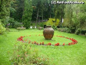 [P51] Parcul castelului Bran. În fundal se vede Casa de ceai a reginei Maria, năpădită de mușchi.  » foto by Floryn81
 - 
<span class="allrVoted glyphicon glyphicon-heart hidden" id="av535614"></span>
<a class="m-l-10 hidden" id="sv535614" onclick="voting_Foto_DelVot(,535614,4963)" role="button">șterge vot <span class="glyphicon glyphicon-remove"></span></a>
<a id="v9535614" class=" c-red"  onclick="voting_Foto_SetVot(535614)" role="button"><span class="glyphicon glyphicon-heart-empty"></span> <b>LIKE</b> = Votează poza</a> <img class="hidden"  id="f535614W9" src="/imagini/loader.gif" border="0" /><span class="AjErrMes hidden" id="e535614ErM"></span>