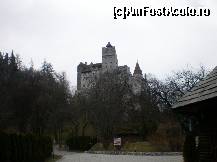 [P01] Castelul Bran vazut jos de pe alee » foto by presario
 - 
<span class="allrVoted glyphicon glyphicon-heart hidden" id="av54630"></span>
<a class="m-l-10 hidden" id="sv54630" onclick="voting_Foto_DelVot(,54630,4963)" role="button">șterge vot <span class="glyphicon glyphicon-remove"></span></a>
<a id="v954630" class=" c-red"  onclick="voting_Foto_SetVot(54630)" role="button"><span class="glyphicon glyphicon-heart-empty"></span> <b>LIKE</b> = Votează poza</a> <img class="hidden"  id="f54630W9" src="/imagini/loader.gif" border="0" /><span class="AjErrMes hidden" id="e54630ErM"></span>