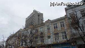[P28] cladiri vechi ale orasului
pe fundal hotelul Bulgaria, simbol din anii comunismului al orasului » foto by amero
 - 
<span class="allrVoted glyphicon glyphicon-heart hidden" id="av446986"></span>
<a class="m-l-10 hidden" id="sv446986" onclick="voting_Foto_DelVot(,446986,5049)" role="button">șterge vot <span class="glyphicon glyphicon-remove"></span></a>
<a id="v9446986" class=" c-red"  onclick="voting_Foto_SetVot(446986)" role="button"><span class="glyphicon glyphicon-heart-empty"></span> <b>LIKE</b> = Votează poza</a> <img class="hidden"  id="f446986W9" src="/imagini/loader.gif" border="0" /><span class="AjErrMes hidden" id="e446986ErM"></span>