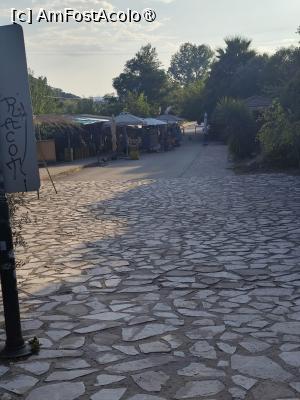 [P41] Cateva tarabe cu suveniruri la intrarea pe faleza » foto by ilee
 - 
<span class="allrVoted glyphicon glyphicon-heart hidden" id="av1542104"></span>
<a class="m-l-10 hidden" id="sv1542104" onclick="voting_Foto_DelVot(,1542104,5075)" role="button">șterge vot <span class="glyphicon glyphicon-remove"></span></a>
<a id="v91542104" class=" c-red"  onclick="voting_Foto_SetVot(1542104)" role="button"><span class="glyphicon glyphicon-heart-empty"></span> <b>LIKE</b> = Votează poza</a> <img class="hidden"  id="f1542104W9" src="/imagini/loader.gif" border="0" /><span class="AjErrMes hidden" id="e1542104ErM"></span>
