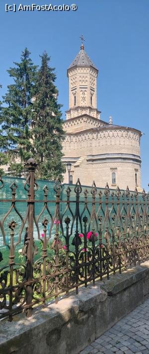 [P25] Biserica Trei Ierarhi » foto by Carmen Ion
 - 
<span class="allrVoted glyphicon glyphicon-heart hidden" id="av1506356"></span>
<a class="m-l-10 hidden" id="sv1506356" onclick="voting_Foto_DelVot(,1506356,5091)" role="button">șterge vot <span class="glyphicon glyphicon-remove"></span></a>
<a id="v91506356" class=" c-red"  onclick="voting_Foto_SetVot(1506356)" role="button"><span class="glyphicon glyphicon-heart-empty"></span> <b>LIKE</b> = Votează poza</a> <img class="hidden"  id="f1506356W9" src="/imagini/loader.gif" border="0" /><span class="AjErrMes hidden" id="e1506356ErM"></span>