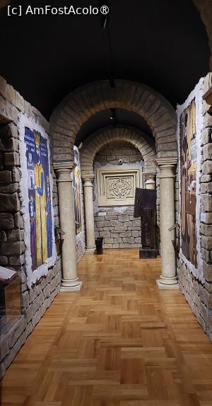 [P99] Muzeul Municipal Regina Maria - galeria domnitorilor » foto by Carmen Ion
 - 
<span class="allrVoted glyphicon glyphicon-heart hidden" id="av1507214"></span>
<a class="m-l-10 hidden" id="sv1507214" onclick="voting_Foto_DelVot(,1507214,5091)" role="button">șterge vot <span class="glyphicon glyphicon-remove"></span></a>
<a id="v91507214" class=" c-red"  onclick="voting_Foto_SetVot(1507214)" role="button"><span class="glyphicon glyphicon-heart-empty"></span> <b>LIKE</b> = Votează poza</a> <img class="hidden"  id="f1507214W9" src="/imagini/loader.gif" border="0" /><span class="AjErrMes hidden" id="e1507214ErM"></span>