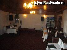 [P14] Sala mica a restaurantului Romanesti - ring de dans in stanga » foto by magdalena
 - 
<span class="allrVoted glyphicon glyphicon-heart hidden" id="av54402"></span>
<a class="m-l-10 hidden" id="sv54402" onclick="voting_Foto_DelVot(,54402,5097)" role="button">șterge vot <span class="glyphicon glyphicon-remove"></span></a>
<a id="v954402" class=" c-red"  onclick="voting_Foto_SetVot(54402)" role="button"><span class="glyphicon glyphicon-heart-empty"></span> <b>LIKE</b> = Votează poza</a> <img class="hidden"  id="f54402W9" src="/imagini/loader.gif" border="0" /><span class="AjErrMes hidden" id="e54402ErM"></span>