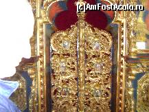 [P19] Manastirea Putna - usile imparatesti, frumos sculpate in lemn aurit si impodobite cu icoane » foto by biancuta
 - 
<span class="allrVoted glyphicon glyphicon-heart hidden" id="av141734"></span>
<a class="m-l-10 hidden" id="sv141734" onclick="voting_Foto_DelVot(,141734,5114)" role="button">șterge vot <span class="glyphicon glyphicon-remove"></span></a>
<a id="v9141734" class=" c-red"  onclick="voting_Foto_SetVot(141734)" role="button"><span class="glyphicon glyphicon-heart-empty"></span> <b>LIKE</b> = Votează poza</a> <img class="hidden"  id="f141734W9" src="/imagini/loader.gif" border="0" /><span class="AjErrMes hidden" id="e141734ErM"></span>