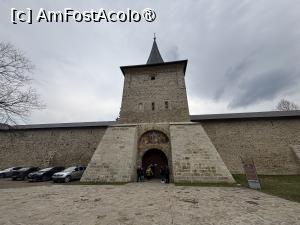 [P62] Mânăstirea Sucevița,intrare » foto by AZE
 - 
<span class="allrVoted glyphicon glyphicon-heart hidden" id="av1479144"></span>
<a class="m-l-10 hidden" id="sv1479144" onclick="voting_Foto_DelVot(,1479144,5114)" role="button">șterge vot <span class="glyphicon glyphicon-remove"></span></a>
<a id="v91479144" class=" c-red"  onclick="voting_Foto_SetVot(1479144)" role="button"><span class="glyphicon glyphicon-heart-empty"></span> <b>LIKE</b> = Votează poza</a> <img class="hidden"  id="f1479144W9" src="/imagini/loader.gif" border="0" /><span class="AjErrMes hidden" id="e1479144ErM"></span>