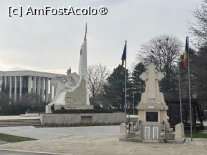 [P77] Rădăuți,monumentul eroilor » foto by AZE
 - 
<span class="allrVoted glyphicon glyphicon-heart hidden" id="av1479159"></span>
<a class="m-l-10 hidden" id="sv1479159" onclick="voting_Foto_DelVot(,1479159,5114)" role="button">șterge vot <span class="glyphicon glyphicon-remove"></span></a>
<a id="v91479159" class=" c-red"  onclick="voting_Foto_SetVot(1479159)" role="button"><span class="glyphicon glyphicon-heart-empty"></span> <b>LIKE</b> = Votează poza</a> <img class="hidden"  id="f1479159W9" src="/imagini/loader.gif" border="0" /><span class="AjErrMes hidden" id="e1479159ErM"></span>